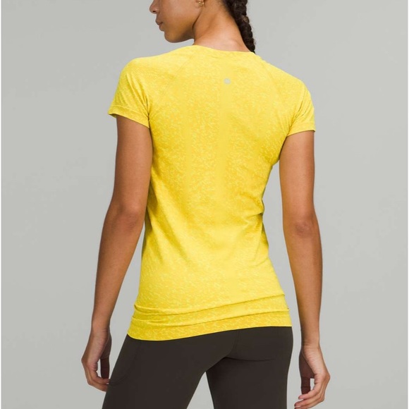🍋 Lululemon Swiftly Tech Short Sleeve 2.0 - Picture 3 of 8